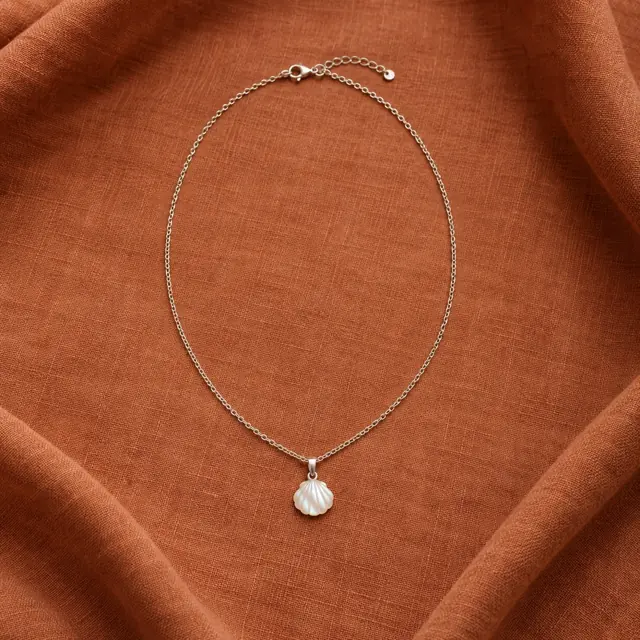 Mother-of-pearl shell pendant